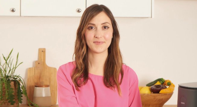 Valentina Cutaia presenta il libro La friggitrice ad aria con Vale: ricette  semplici e rapide per ogni occasione - Mentelocale Web Magazine